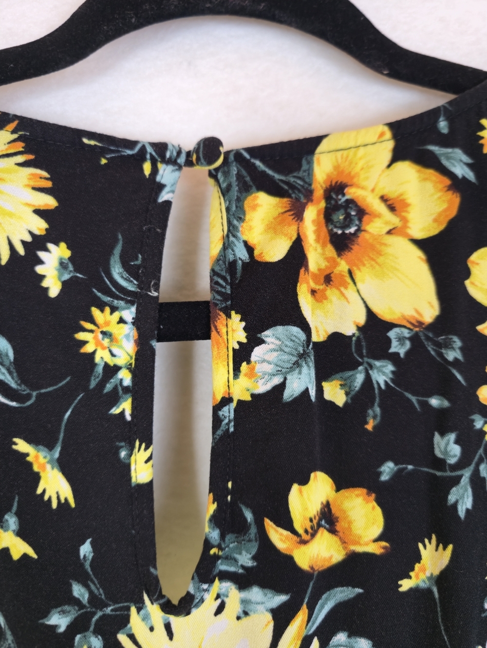 Torrid Black V‑Neck Dress w/Yellow Sunflowers Print. L Sleeve Cotton Midi. Sz 4X - Picture 8 of 9
